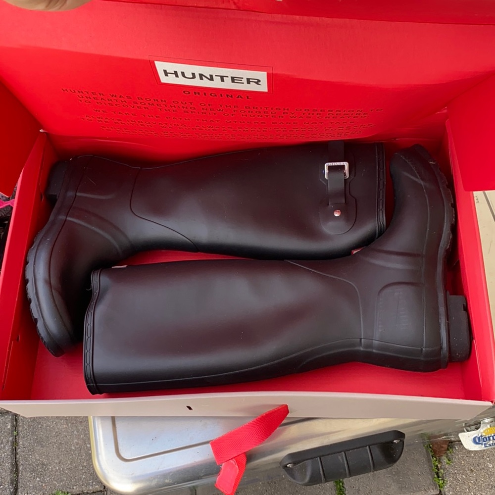 Hunter rain boots never worn